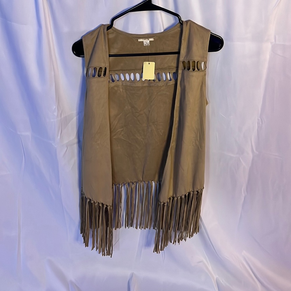 Sued vest with tassels